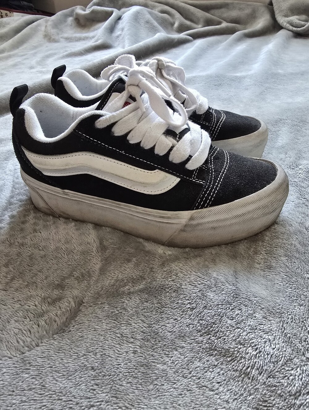 *FAIR CONDITION* Vans Womens Knu Skool Platform Puff Shoes Size 8